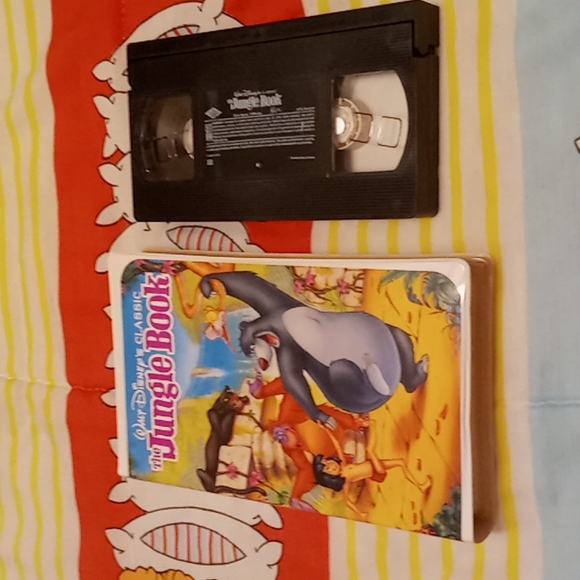 Barely Used, Like New, Lot of 4 Disney VHS Vintage & Collectible Movie Classics - Picture 9 of 15